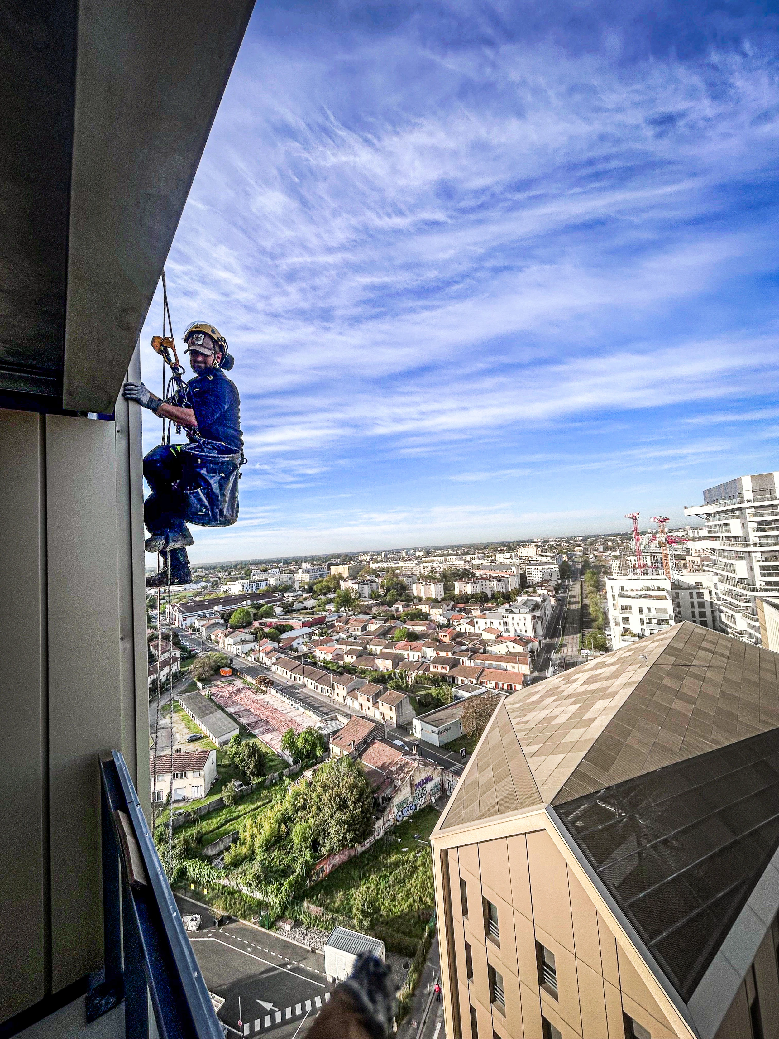 Intervention de cordistes MS Access pour silva style chez SY FACE à Bordeaux (bâtiment) – 1